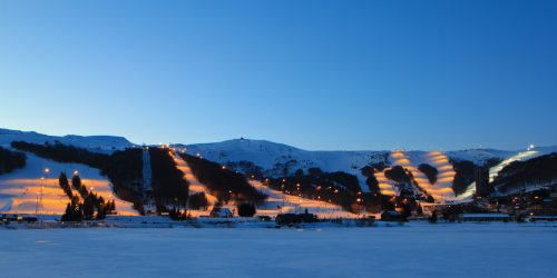 La station Super-Besse en Auvergne La station Super-Besse en Auvergne ouvre quelques-unes des ses pistes jusqu'à 21h (@OTSancy)