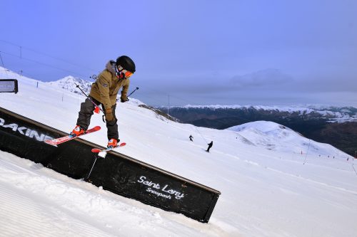 Snowpark dans la station de Saint-Lary (Pyrénées) Snowpark dans la station de Saint-Lary (Pyrénées)
