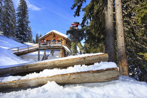 "The Stash" propose un parcours avec des modules en bois à Avoriaz (Alpes du Nord), idéal pour les petits et les grands. "The Stash" propose un parcours avec des modules en bois à Avoriaz (Alpes du Nord), idéal pour les petits et les grands.