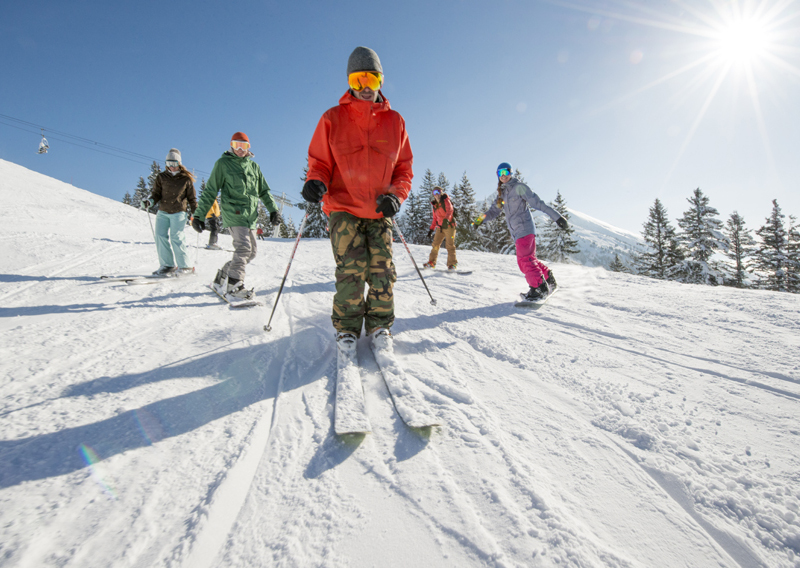 Amis au ski (winter-ski_alpin-P_Lebeau)