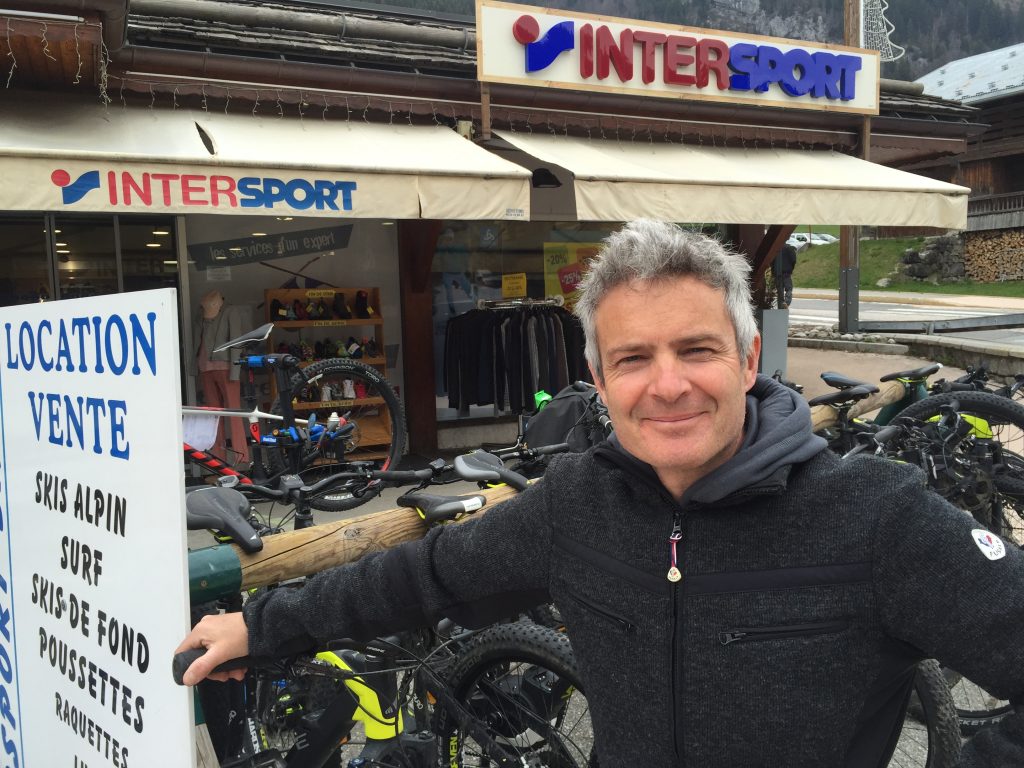 Lionel Beaumont, gérant du magasin Intersport le Grand-Bornand Lionel Beaumont, gérant du magasin Intersport le Grand-Bornand