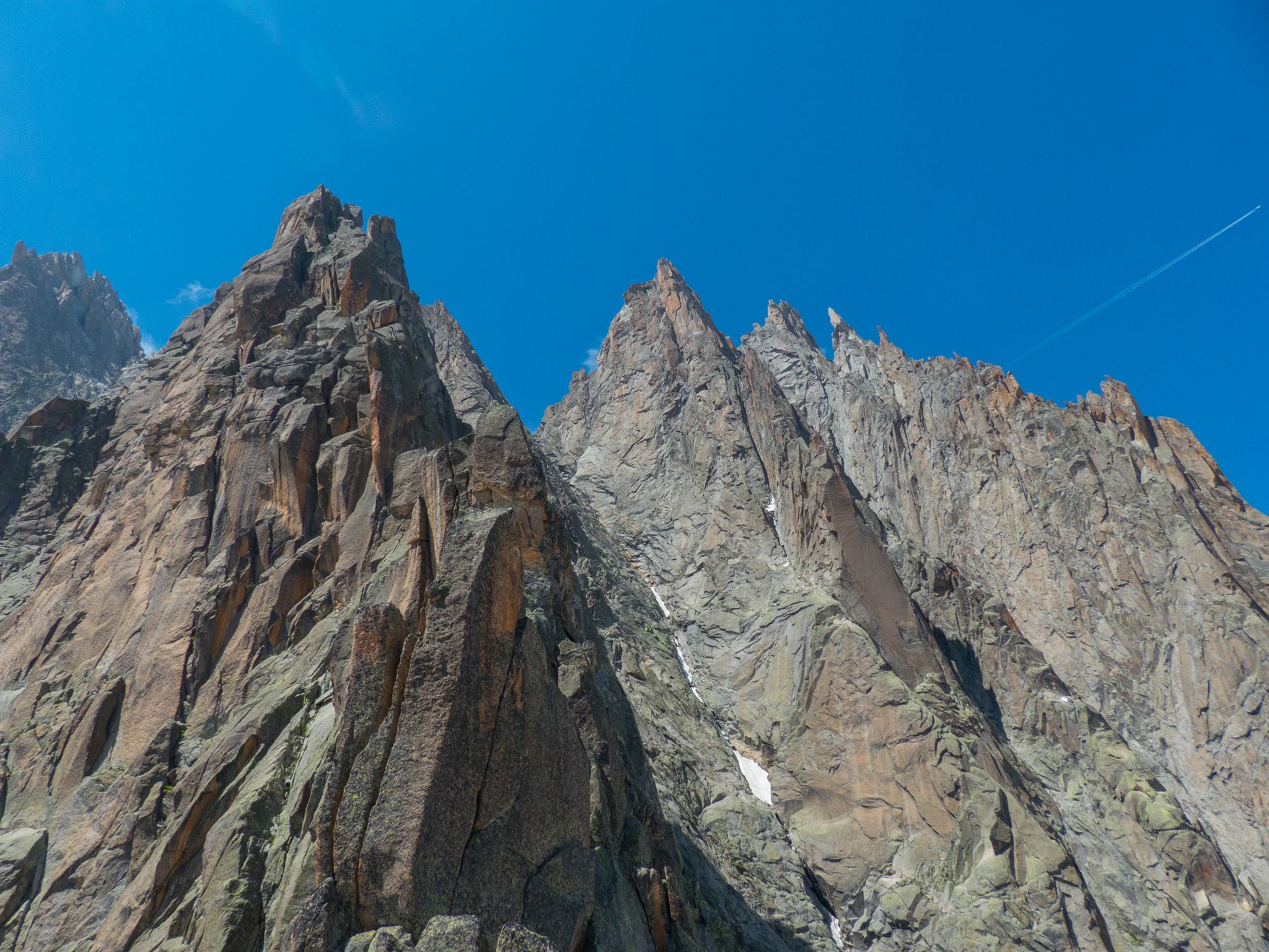 L'envers des Aiguilles à Chamonix - (®Fred Vionnet - grimpisme.com) L'envers des Aiguilles à Chamonix - (®Fred Vionnet - grimpisme.com)