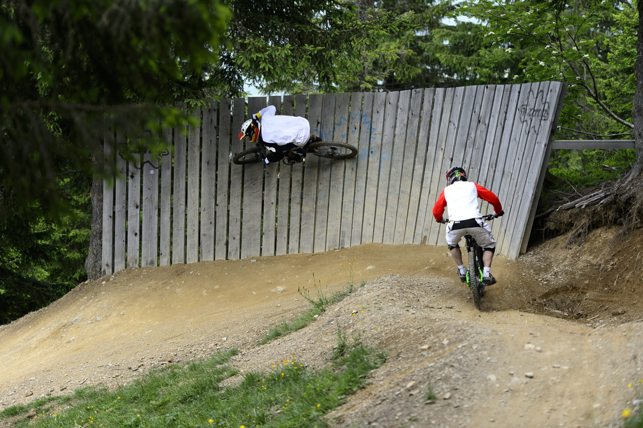 Nicolas Anthonioz, member of Intersport Les Gets rides at home in his bike parks! (Copyright : Nicolas Joly)