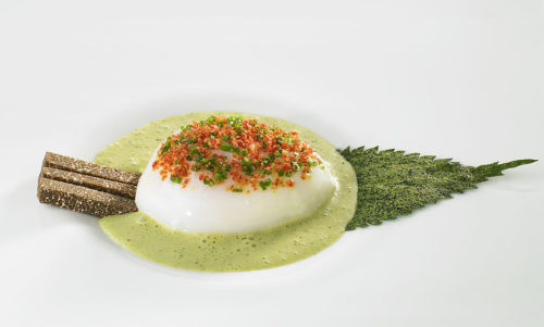 Œuf cuisson basse température et soupe d’ortie, proposition des chefs René et Maxime Meilleur de La Bouitte © M. Müller / La Bouitte