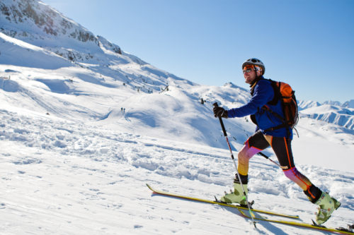 De plus en plus de domaines skiables se dotent d’itinéraires balisés pour découvrir le ski de randonnée en toute sécurité, une tendance forte.
