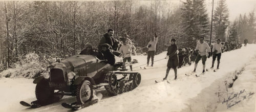 Tout était bon pour remonter la pente au début du XXe siècle ! Photo du musée Alpin de Chamonix